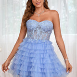 Diana | Vestido curto em camadas em tule evasê com aplicações