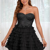 Diana | Vestido curto em camadas em tule evasê com aplicações