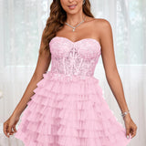 Diana | Vestido curto em camadas em tule evasê com aplicações