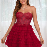 Diana | Vestido curto em camadas em tule evasê com aplicações