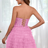 Diana | Vestido curto em camadas em tule evasê com aplicações