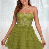 Diana | Vestido curto em camadas em tule evasê com aplicações