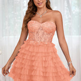 Diana | Vestido curto em camadas em tule evasê com aplicações