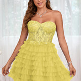 Diana | Vestido curto em camadas em tule evasê com aplicações
