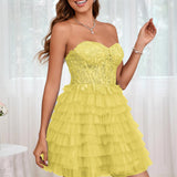 Diana | Vestido curto em camadas em tule evasê com aplicações