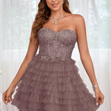 Diana | Vestido curto em camadas em tule evasê com aplicações