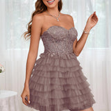 Diana | Vestido curto em camadas em tule evasê com aplicações