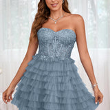 Diana | Vestido curto em camadas em tule evasê com aplicações