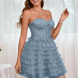 Diana | Vestido curto em camadas em tule evasê com aplicações