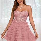 Diana | Vestido curto em camadas em tule evasê com aplicações