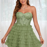 Diana | Vestido curto em camadas em tule evasê com aplicações