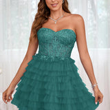 Diana | Vestido curto em camadas em tule evasê com aplicações