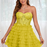 Diana | Vestido curto em camadas em tule evasê com aplicações