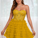 Diana | Vestido curto em camadas em tule evasê com aplicações