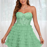 Diana | Vestido curto em camadas em tule evasê com aplicações