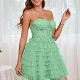 Diana | Vestido curto em camadas em tule evasê com aplicações