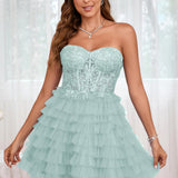 Diana | Vestido curto em camadas em tule evasê com aplicações