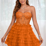 Diana | Vestido curto em camadas em tule evasê com aplicações