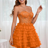 Diana | Vestido curto em camadas em tule evasê com aplicações