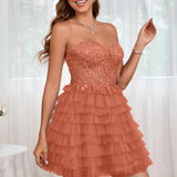 Diana | Vestido curto em camadas em tule evasê com aplicações