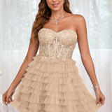 Diana | Vestido curto em camadas em tule evasê com aplicações