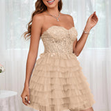 Diana | Vestido curto em camadas em tule evasê com aplicações