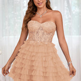 Diana | Vestido curto em camadas em tule evasê com aplicações