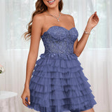 Diana | Vestido curto em camadas em tule evasê com aplicações