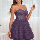 Diana | Vestido curto em camadas em tule evasê com aplicações
