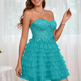 Diana | Vestido curto em camadas em tule evasê com aplicações