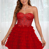 Diana | Vestido curto em camadas em tule evasê com aplicações