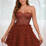 Diana | Vestido curto em camadas em tule evasê com aplicações