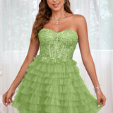 Diana | Vestido curto em camadas em tule evasê com aplicações