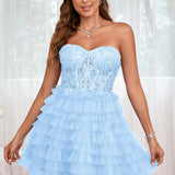 Diana | Vestido curto em camadas em tule evasê com aplicações