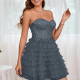 Diana | Vestido curto em camadas em tule evasê com aplicações