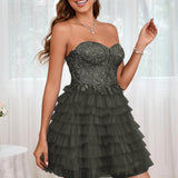 Diana | Vestido curto em camadas em tule evasê com aplicações