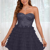 Diana | Vestido curto em camadas em tule evasê com aplicações