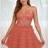 Diana | Vestido curto em camadas em tule evasê com aplicações