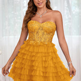 Diana | Vestido curto em camadas em tule evasê com aplicações