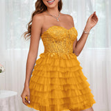 Diana | Vestido curto em camadas em tule evasê com aplicações
