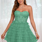 Diana | Vestido curto em camadas em tule evasê com aplicações