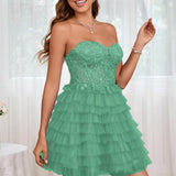 Diana | Vestido curto em camadas em tule evasê com aplicações