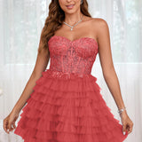 Diana | Vestido curto em camadas em tule evasê com aplicações