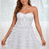 Diana | Vestido curto em camadas em tule evasê com aplicações