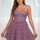 Diana | Vestido curto em camadas em tule evasê com aplicações