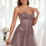 Marlene | Vestido com top estilo corset transparente decote coração e aplicações