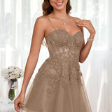 Marlene | Vestido com top estilo corset transparente decote coração e aplicações