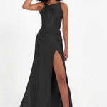 Elisabete | Vestido Maxi em Cetim Plissado com Abertura — Preto