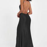Elisabete | Vestido Maxi em Cetim Plissado com Abertura — Preto
