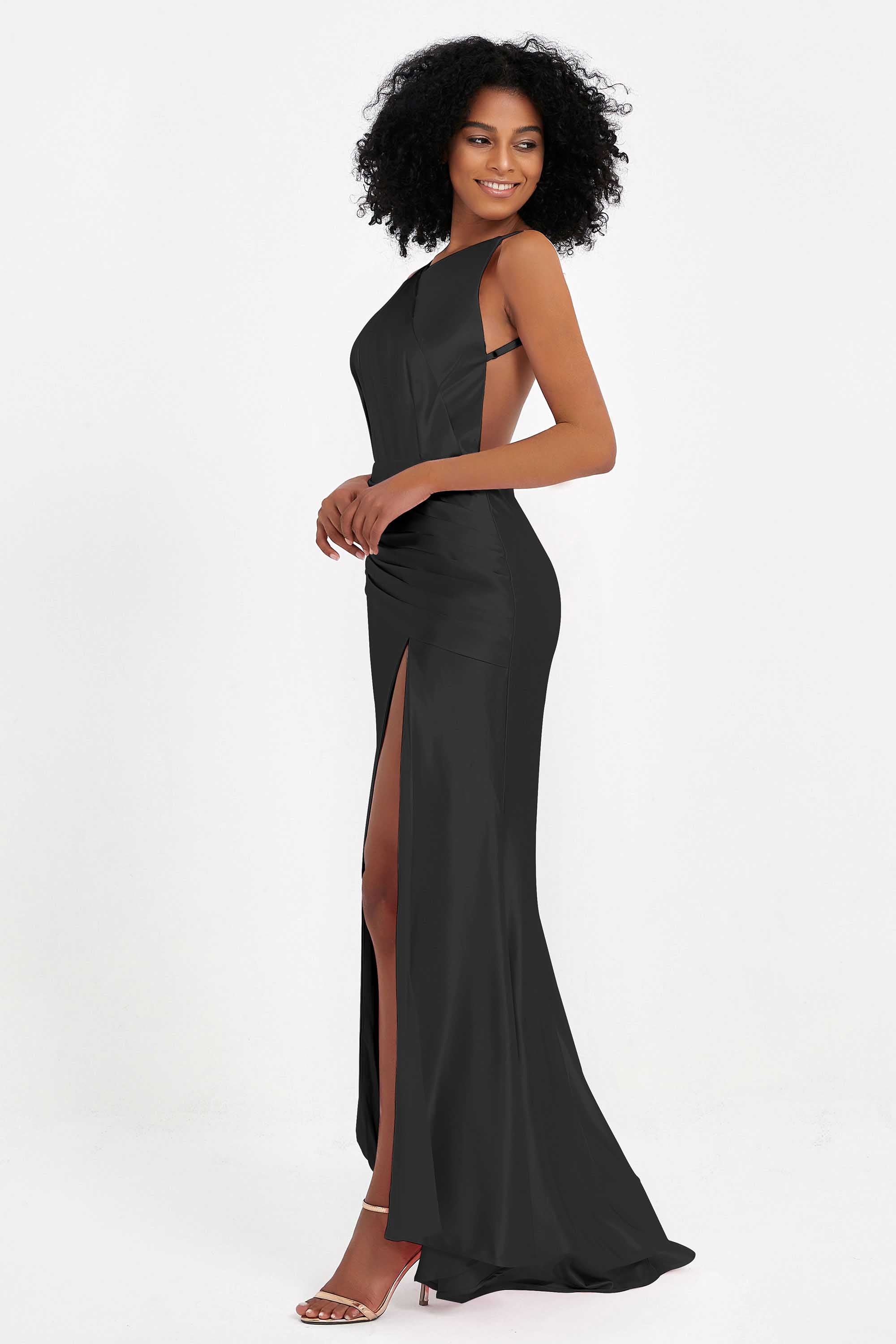 Elisabete | Vestido Maxi em Cetim Plissado com Abertura — Preto